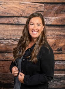 julie-dinges-headshot